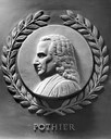 Joseph Kiselewski (1901–1986), Portrait von Robert-Joseph Pothier (1699–1772), Basrelief aus Marmor, Durchmesser: 28 inches, 1950, Standort: United States Capitol, House of Representatives Chamber; Bildquelle: Architect of the Capitol, http://www.aoc.gov/cc/art/lawgivers/pothier.cfm. 