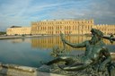 Photograph: Marc Vassal, Schloss Versailles vom Park aus gesehen, 2007. Bildquelle: Wikimedia: http://commons.wikimedia.org/wiki/File:Versailles_chateau.jpg