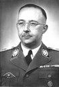 Heinrich Himmler (1900–1945), schwarz-weiß Photographie, Deutschland, Photograph: Friedrich Franz Bauer (1903–1972); Bildquelle: Deutsches Bundesarchiv (German Federal Archive), Bild 183-S72707, wikimedia commons, http://commons.wikimedia.org/wiki/File:Bundesarchiv_Bild_183-S72707,_Heinrich_Himmler.jpg?uselang=de. 