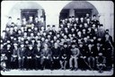 Schule der "Alliance Israélite Universelle" in Hadrianopolis (Edirne), Türkei,  Schwarz-Weiß-Photographie, Anfang des 20. Jahrhunderts, unbekannter Photograph; Bildquelle: Center for Jewish History, Record ID 367334, Permalink: http://digital.cjh.org/R/?func=dbin-jump-full&object_id=367334.