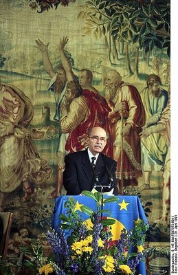 Rede von Otto von Habsburg am 29. April 1991 bei der Verleihung des Coudenhove-Kalergi-Preises an Helmut Kohl, Bonn, Farbphotographie, 1991, Photograph: Engelbert Reineke; Bildquelle: Deutsches Bundesarchiv (German Federal Archive), B 145 Bild-F087872-0011, Wikimedia Commons: http://commons.wikimedia.org/wiki/File:Bundesarchiv_B_145_Bild-F087872-0011,_Bonn,_Verleihung_Coudenhove-Kalergi-Preis_an_Kohl.jpg?uselang=de Creative Commons Attribution ShareAlike 3.0 Germany.