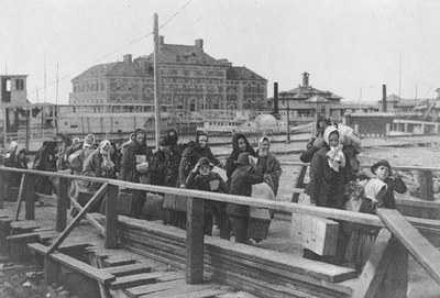 Ankunft in Ellis Island 1902 IMG