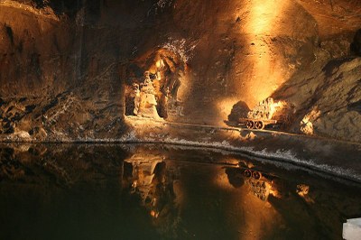 Salzsteinbergwerk Wieliczka, Photograph: Marek Czerwiński, Farbphotographie, 2007; Bildquelle: Wikimedia Commons, http://commons.wikimedia.org/wiki/File:Kopalnia_Soli_Wieliczka-Komora_Weimar.jpg. 