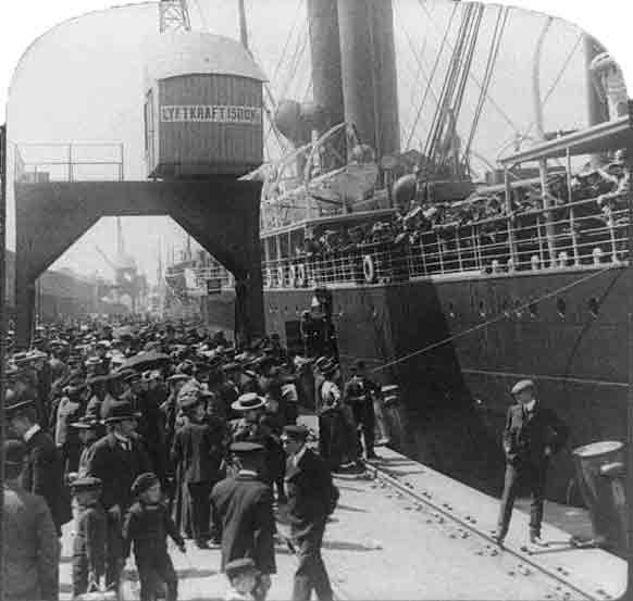 Farewell to home – emigrants bound for England and America – on steamer at Göteborg, Sweden, black-and-white stereograph, c. 1905, unknown photographer, Underwood & Underwood; source: Library of Congress, Reproduction Number: LC-USZ62-94340 (b&w film copy neg. of half stereo), http://hdl.loc.gov/loc.pnp/cph.3b40508.