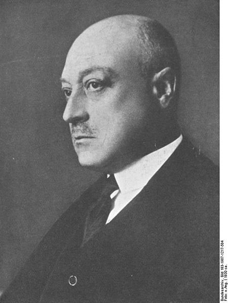 Schwarz-weiß Photographie, 1930, unbekannter Photograph; Bildquelle: Deutsches Bundesarchiv (German Federal Archive), Bild 183-1987-1217-504, wikimedia commons http://commons.wikimedia.org/wiki/File:Bundesarchiv_Bild_183-1987-1217-504,_Paul_Silverberg.jpg.