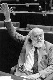 Altiero Spinelli (1907–1986) im Europäischen Parlament, Schwarz-weiß-Photographie, undatiert, Photograph unbekannt; Bildquelle: http://it.wikipedia.org/wiki/File:Altiero_Spinelli.gif, Creative Commons Attribution ShareAlike 3.0 Germany.