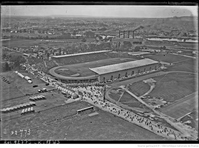 Fußball-Finalspiel, Luftaufnahme des Stade Olympique de Colombes in Paris IMG