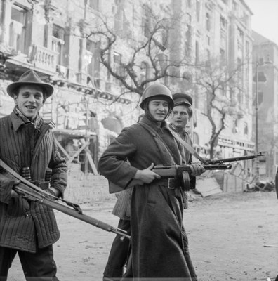Hungarian Uprising 1956: Young Revolutionaries on the József körú IMG