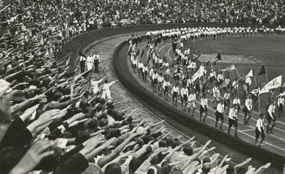 Treffen katholischer Jugend in Berlin, Schwarz-Weiß-Photographie, 1933, Photograph: Julius Groß (1892–1986); Bildquelle: Archiv der deutschen Jugendbewegung (AdJb), Burg Ludwigstein, Witzenhausen. Mit freundlicher Genehmigung des Archivs der deutschen Jugendbewegung.