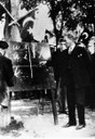 Atatürk führt das neue türkische Alphabet ein Atatürk führt das neue türkische Alphabet ein