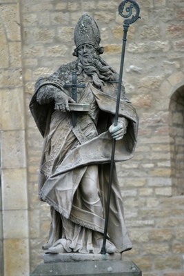 Denkmal des heiligen Bonifatius vor dem Mainzer Dom IMG