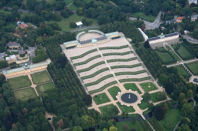 Schloss Sanssouci (Potsdam) aus der Luft IMG