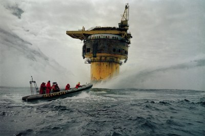 Greenpeace gegen die Versenkung der Plattform Brent Spar 1995 