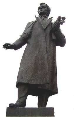 Statue des slowakischen Dichters Ján Kollár (1793–1852) in Mošovce, undatierte Farbphotographie, Photograph: PeterRet; Bildquelle: Wikimedia Commons, http://commons.wikimedia.org/wiki/File:Socha.jpg?uselang=de.
