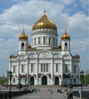 Christ-Erlöser-Kathedrale in Moskau, Farbphotographie, 2007, Photograph: Voytek S; Bildquelle: Wikimedia Commons, http://commons.wikimedia.org/wiki/File:Katedra_Chrystusa_Zbawiciela_w_Moskwie_2.jpg?uselang=de. Creative Commons-Lizenz Namensnennung-Weitergabe unter gleichen Bedingungen 2.5 US-amerikanisch (nicht portiert).