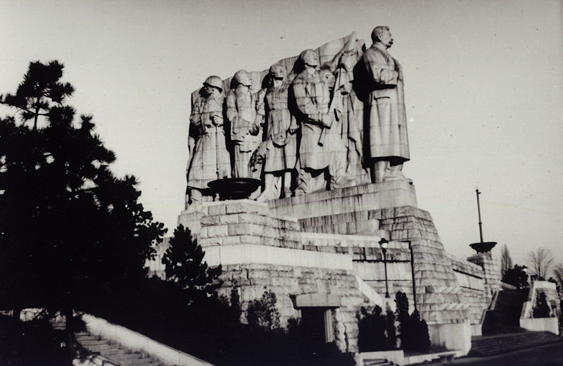 Stalin-Denkmal in Prag, schwarz-weiß Photographie, CSSR, ohne Datum (zwischen 1955 und 1962), Photograph: Miroslav Vopata; Bildquelle: wikimedia commons, http://commons.wikimedia.org/wiki/File:Letna_stalin_sousosi.jpg This file is licensed under the Creative Commons Attribution ShareAlike 3.0   