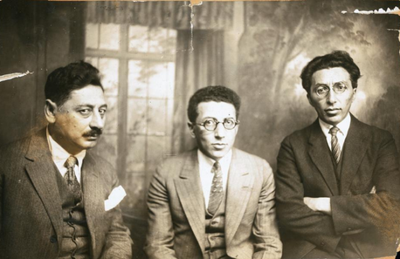 Scholem Asch (1880–1957), Samuel Niger (1883–1955) und Baruch Charney Vladeck (1886–1938) IMG Scholem Asch (1880–1957), Samuel Niger (1883–1955) und Baruch Charney Vladeck (1886–1938) IMG
