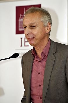 Prof Dr Helmuth Trischler