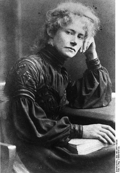 Lida Gustava Heymann (1868–1943), black-and-white photograph, 1900, unknown photographer; source: Deutsches Bundesarchiv (German Federal Archive), Bild 146-1987-143-05, wikimedia commons, http://commons.wikimedia.org/wiki/File:Bundesarchiv_Bild_146-1987-143-05,_Lida_Gustava_Heymann.jpg?uselang=de.  Creative Commons Namensnennung-Weitergabe unter gleichen Bedingungen 3.0 Deutschland