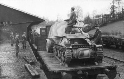 Transport des Jagdpanzers "Marder I" 1943 IMG